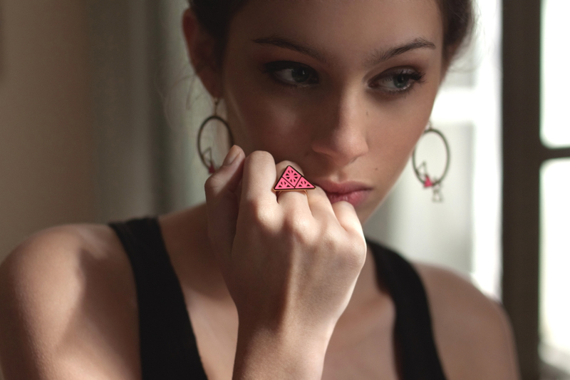 bague triangle rose