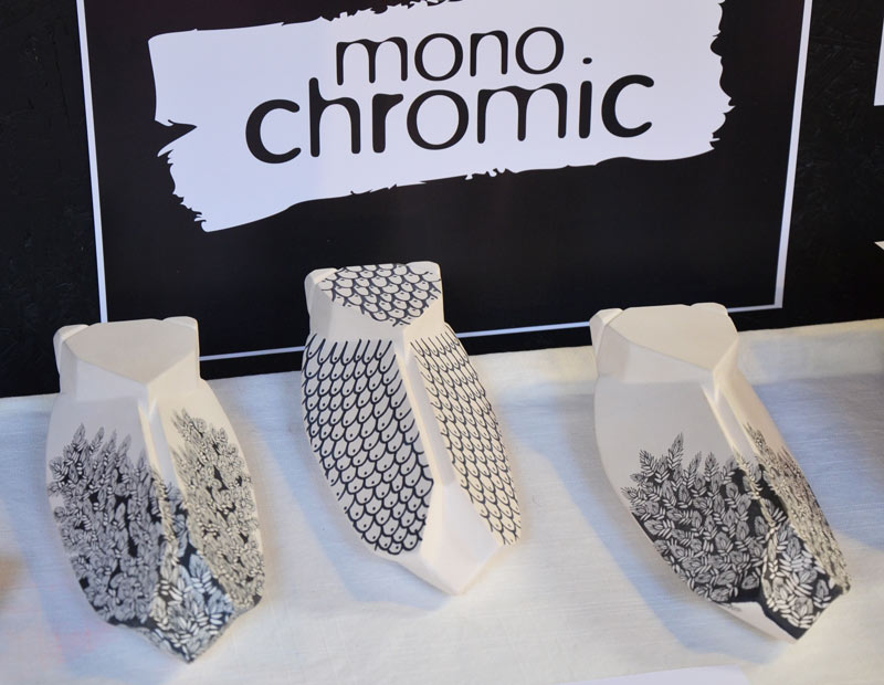 mono-chromic