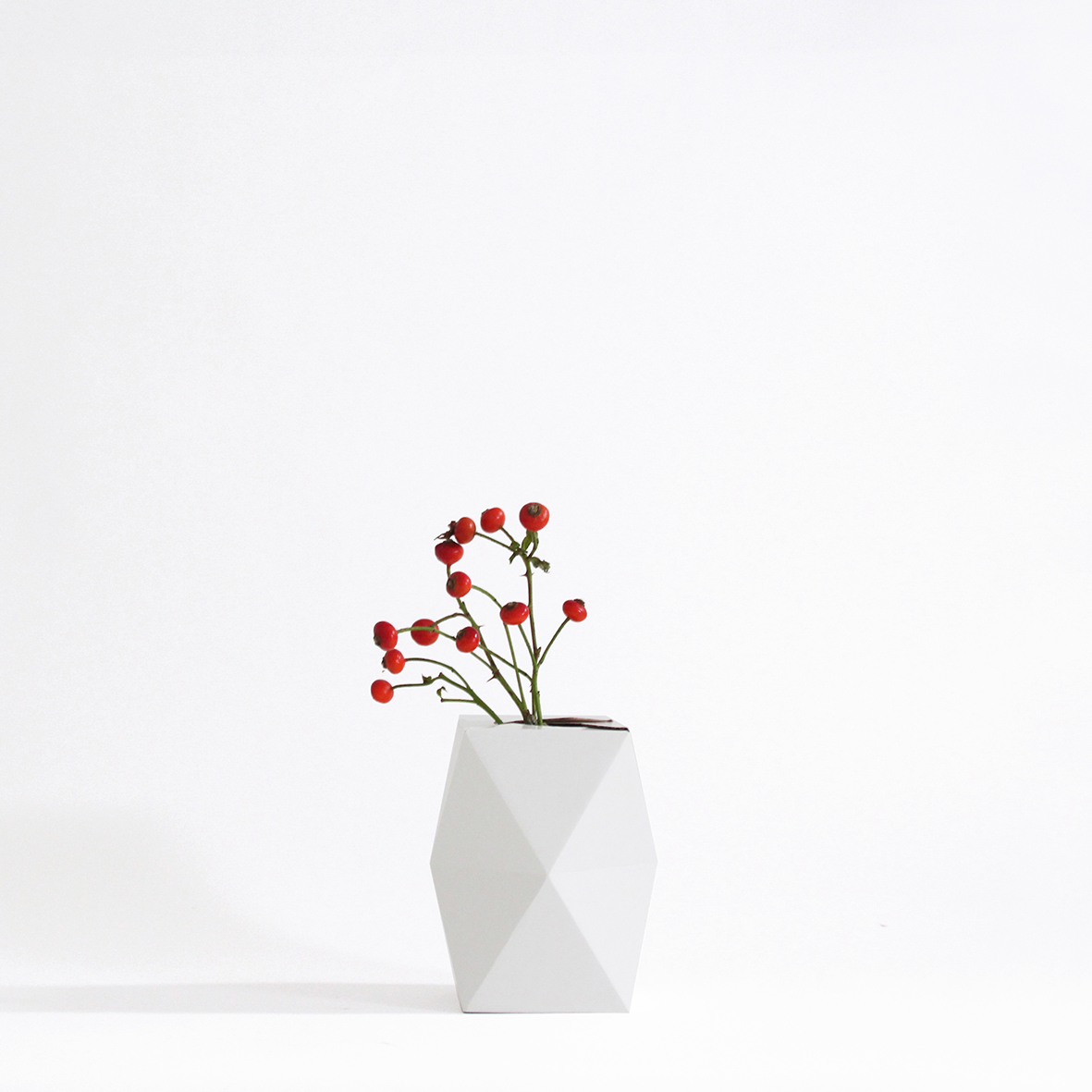 vase low white